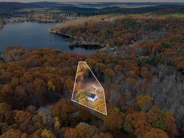 87 Vinton Road, Holland MA 01521