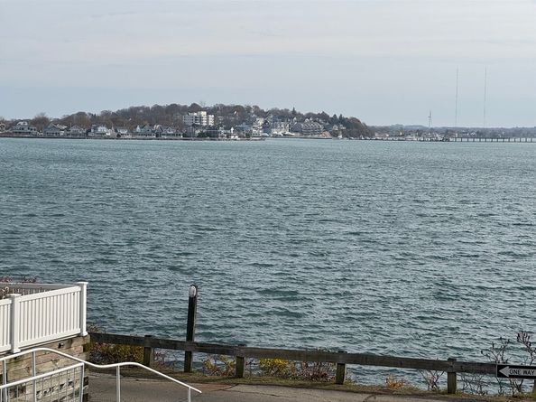 1 Commodore Ct 202, Hull MA 02045