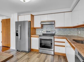 1 Commodore Ct 202, Hull MA 02045