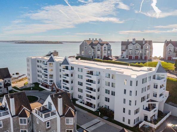1 Commodore Ct 202, Hull MA 02045