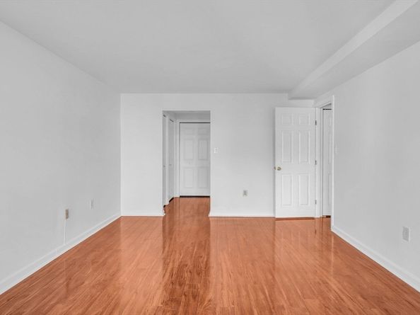 1 Commodore Ct 202, Hull MA 02045