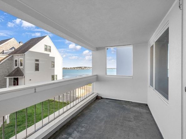 1 Commodore Ct 202, Hull MA 02045
