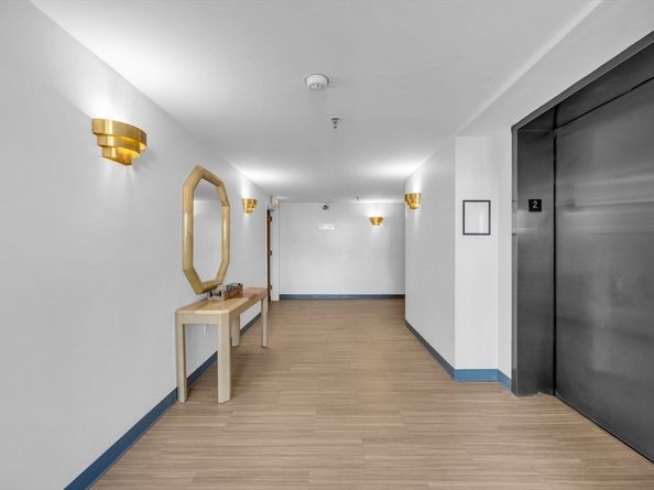 1 Commodore Ct 202, Hull MA 02045