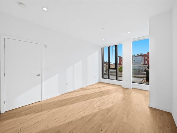 346 Congress Street 703, Boston MA 02210