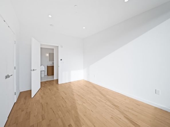 346 Congress Street 703, Boston MA 02210