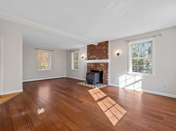 9 Town Farm Rd, North Brookfield MA 01535