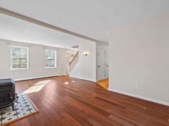 9 Town Farm Rd, North Brookfield MA 01535