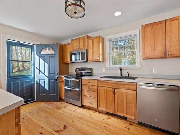 9 Town Farm Rd, North Brookfield MA 01535