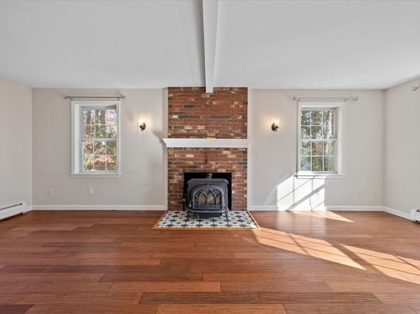 9 Town Farm Rd, North Brookfield MA 01535