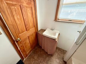 521 Rollstone Rd, Fitchburg MA 01420