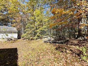 521 Rollstone Rd, Fitchburg MA 01420