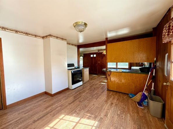 521 Rollstone Rd, Fitchburg MA 01420