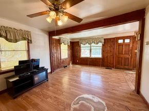 521 Rollstone Rd, Fitchburg MA 01420