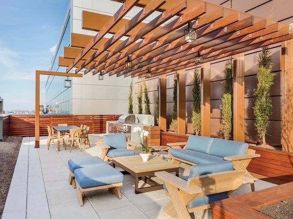 100 Lovejoy Wharf 11N, Boston MA 02114