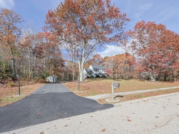 59 Old Farm Rd, Douglas MA 01516