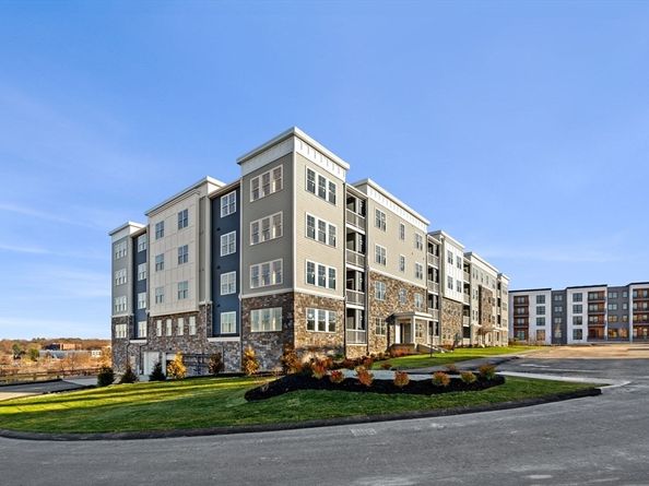 6 Stratton Drive 404, Woburn MA 01801