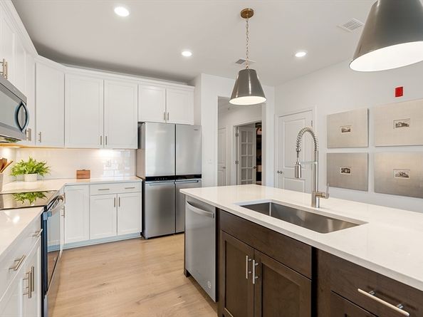 6 Stratton Drive 404, Woburn MA 01801