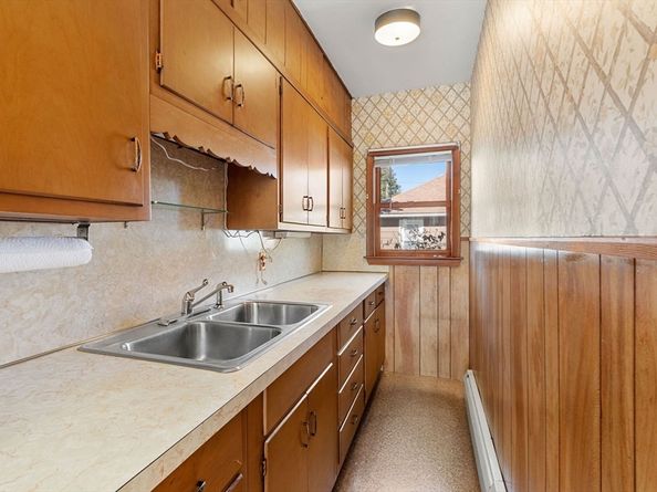 24 Sherbrook Ave, Worcester MA 01604