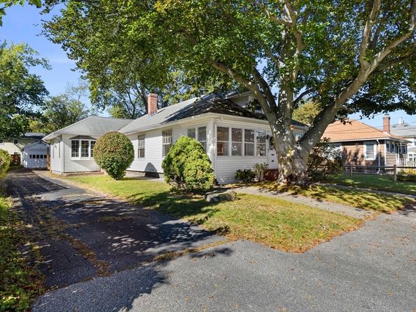 24 Sherbrook Ave, Worcester MA 01604
