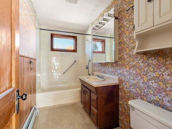 24 Sherbrook Ave, Worcester MA 01604