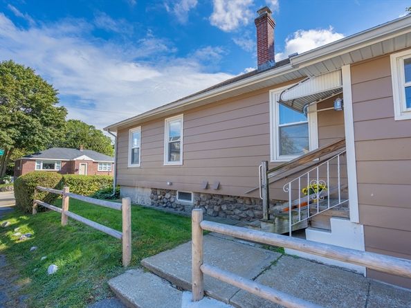 22 Sherbrook Ave, Worcester MA 01604