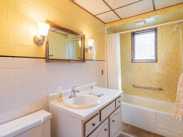 22 Sherbrook Ave, Worcester MA 01604