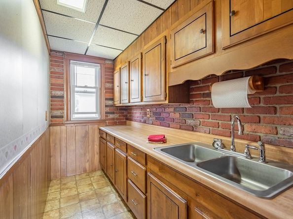 22 Sherbrook Ave, Worcester MA 01604
