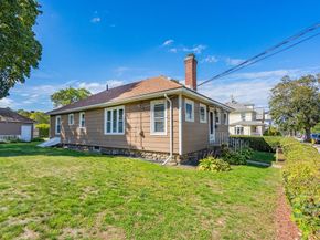 22 Sherbrook Ave, Worcester MA 01604