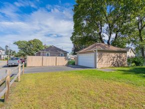 22 Sherbrook Ave, Worcester MA 01604