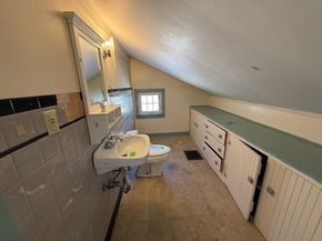 135 Henshaw St, Leicester MA 01524