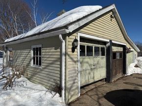 135 Henshaw St, Leicester MA 01524