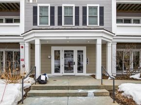 77 Court St 107, Newton MA 02458