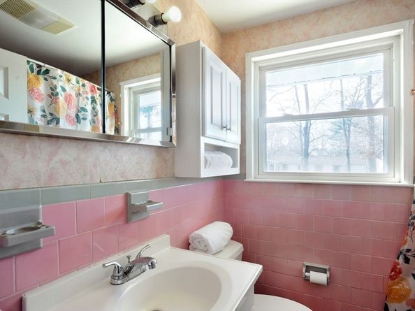 35 Marion St, Holbrook MA 02343