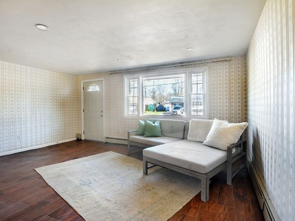 35 Marion St, Holbrook MA 02343