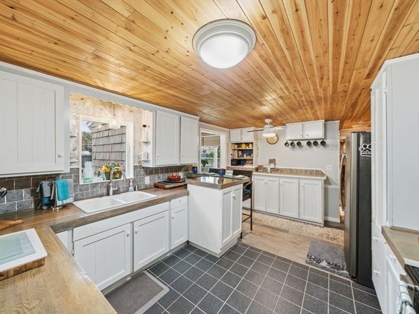 4 Laurel Street, Woburn MA 01801