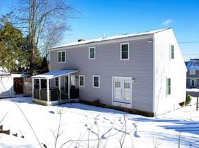 25 Bear Hill Rd, Gardner MA 01440