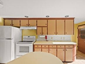 5 Freetown St, Lakeville MA 02347