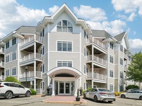 614 Pond St 2104, Braintree MA 02184