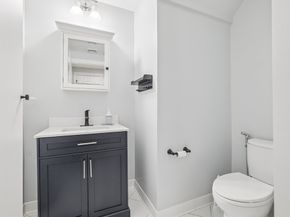 614 Pond St 2104, Braintree MA 02184