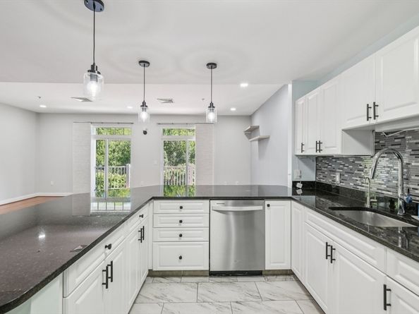 614 Pond St 2104, Braintree MA 02184