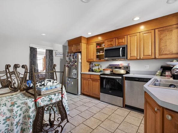 123-125 N Franklin St, Holbrook MA 02343