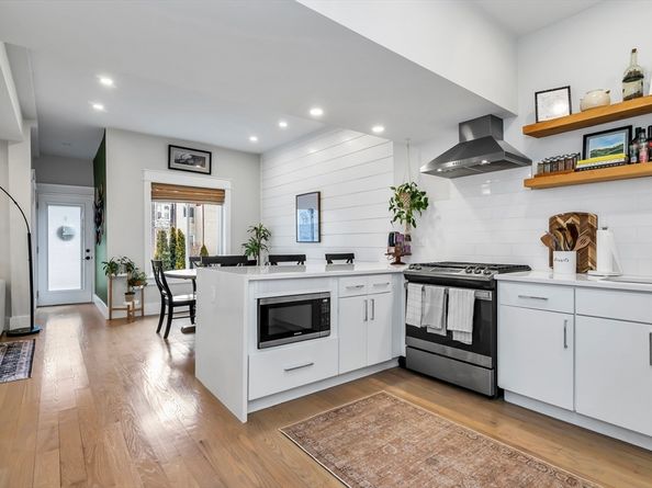 215 Maverick 2, Boston MA 02128