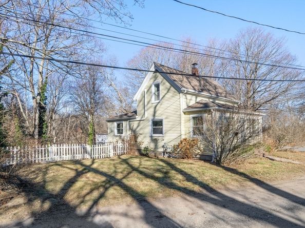 8 Westwood Rd, Plymouth MA 02360