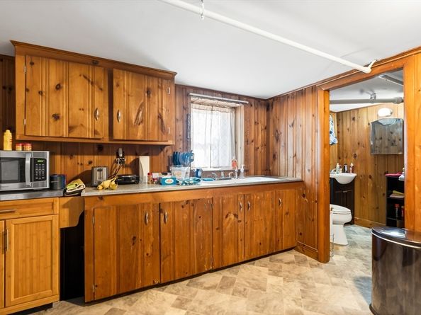 7 Saint Paul St, Fitchburg MA 01420