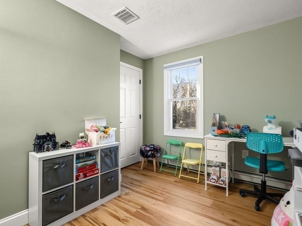 10 Mockingbird Hill, Bridgewater MA 02324