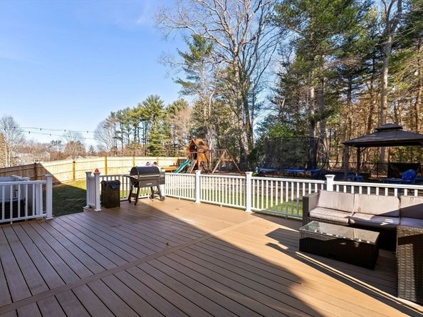 10 Mockingbird Hill, Bridgewater MA 02324