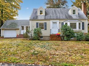 37 Pine St, Bedford MA 01730