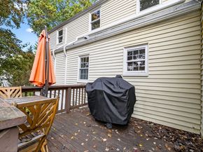 37 Pine St, Bedford MA 01730
