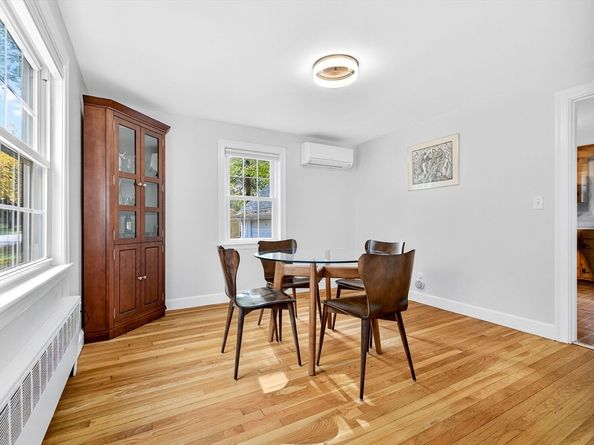 37 Pine St, Bedford MA 01730