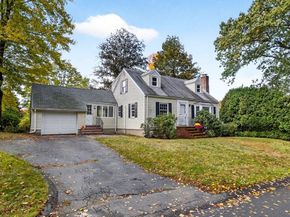 37 Pine St, Bedford MA 01730